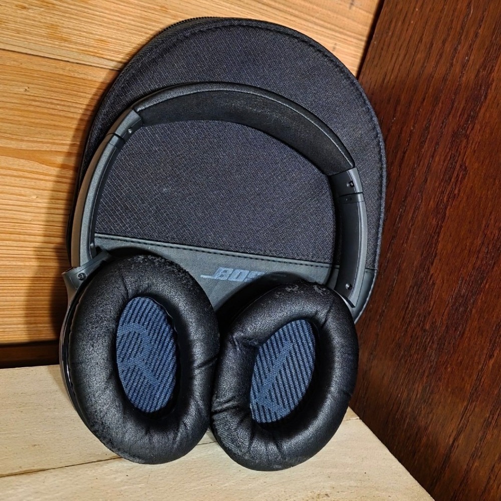 Bose QuietComfort 35 II Wireless Noise Cancelling Headphones Black QC35 II Case - Picture 2 of 3